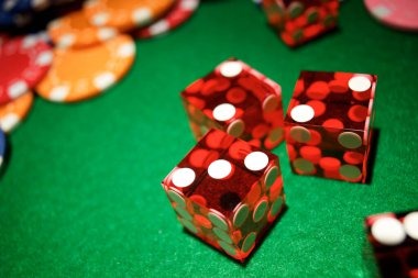 Antarmuka Texas Hold'em Bonus tubers93 menampilkan tangan pemain, kartu dealer, dan papan komunitas